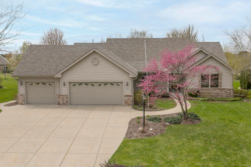 2649 Oak Knoll Dr, Jackson, WI, 53037-9012 | Card Image