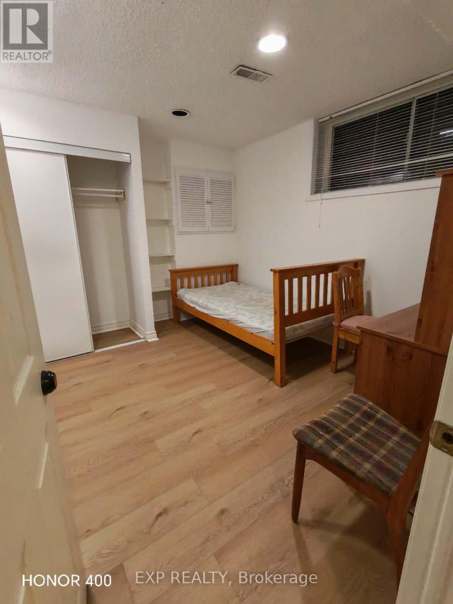 Residential Lease in Toronto (Bayview Village) 3