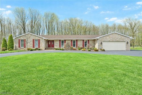 9271 Hillview Dr Ne, Warren, OH, 44484-1108 | Card Image