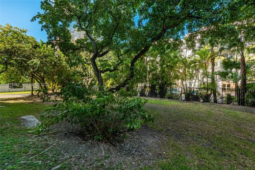apt-102-17021 N Bay Rd, Sunny Isles Beach, FL, 33160-3618 | Card Image