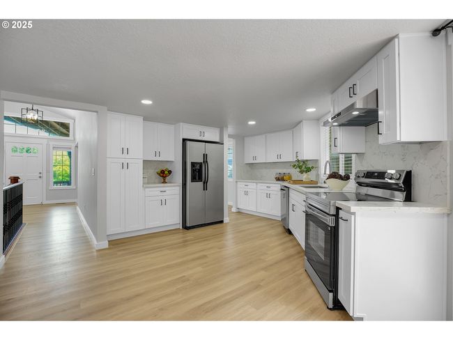 1111 Sw Linneman Ave, House other with 5 bedrooms, 3 bathrooms and 3 parking in Gresham OR | Image 14