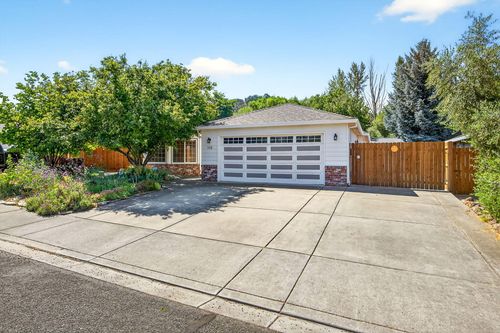 110 Freshwater Dr, Phoenix, OR, 97535-9439 | Card Image