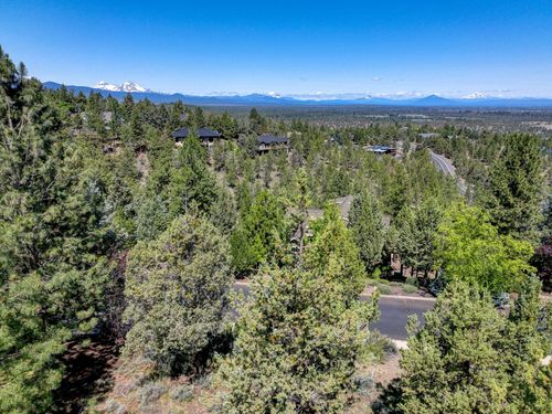 3333 Nw Panorama Dr, Bend, OR, 97703-5461 | Card Image