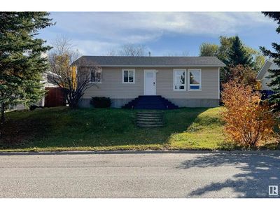 4427 48 Ave, House other with 3 bedrooms, 2 bathrooms and null parking in Onoway AB | Image 2