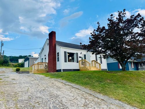 910 Fairview St, Elizabethton, TN, 37643-4706 | Card Image