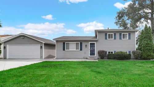 561 Eastwood Dr, Lowell, IN, 46356-2532 | Card Image