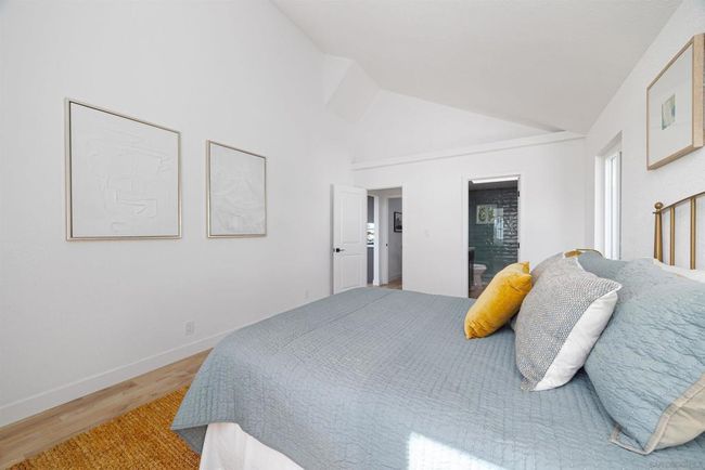 Bedroom in the apartment above the garage | Image 46
