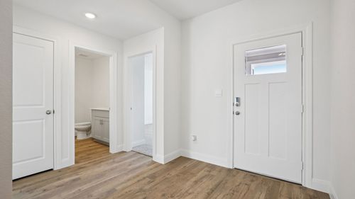 136 Union Pacific Dr, Cedar Creek, TX, 78612-2176 | Card Image