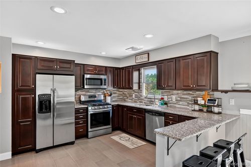 19 Sutherland Dr, Monroe, NY, 10950-4127 | Card Image