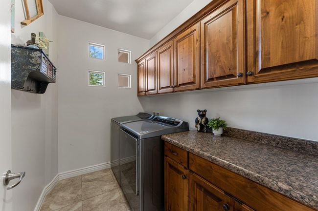 Large Laundry Room | Image 16