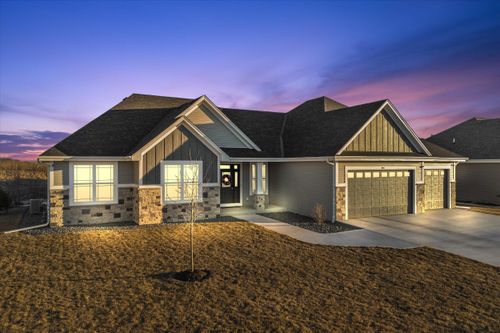 896 Kohlwey Dr, Grafton, WI, 53024 | Card Image