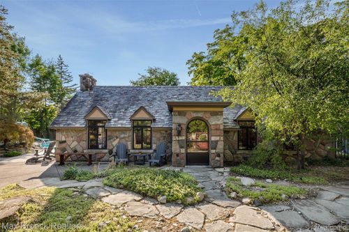 16281 Fairfax St, Southfield, MI, 48075-6910 | Card Image
