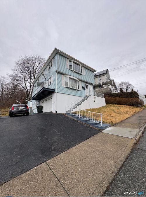 16 Grove St, New London, CT, 06320-5810 | Card Image