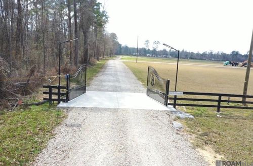 24125 Glory Dr, Livingston, LA, 70754-3204 | Card Image