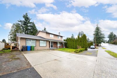 32570 Peardonville Rd, House other with 6 bedrooms, 3 bathrooms and 4 parking in Abbotsford BC | Image 1