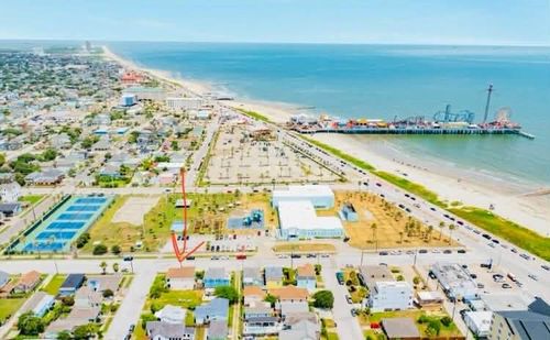 2801 Avenue Q 1/2, Galveston, TX, 77550-7734 | Card Image
