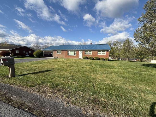 186 Summit Dr, Home with 3 bedrooms, 2 bathrooms and null parking in Peterstown WV | Image 27