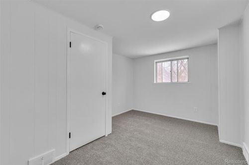 23520 Rockingham St, Southfield, MI, 48033-2924 | Card Image