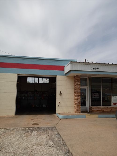 1609 E Broadway St, Sweetwater, TX, 79556-4727 | Card Image