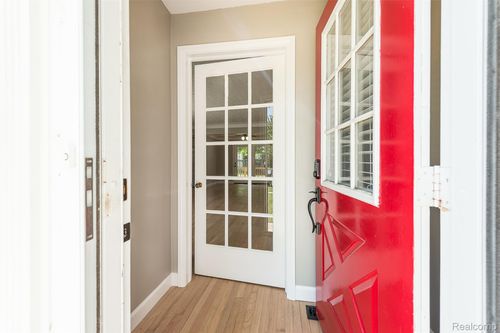 719 Spring St, Howell, MI, 48843-1441 | Card Image