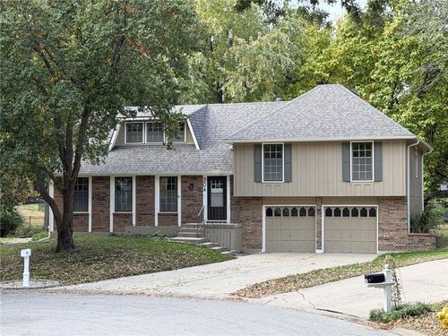 304 Ne Oak Tree Court, Lee's Summit, MO, 64086 | Card Image