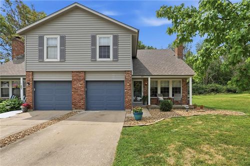 203 Foxwood Dr, Raymore, MO, 64083-9179 | Card Image