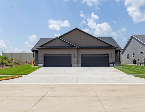 1214 Rock Ridge Cir, Waverly, IA, 50677-4344 | Card Image