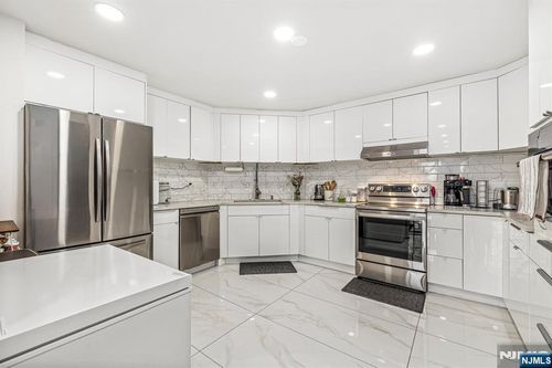 427 Harmon Cove Tower, Secaucus, NJ, 07094-1752 | Card Image