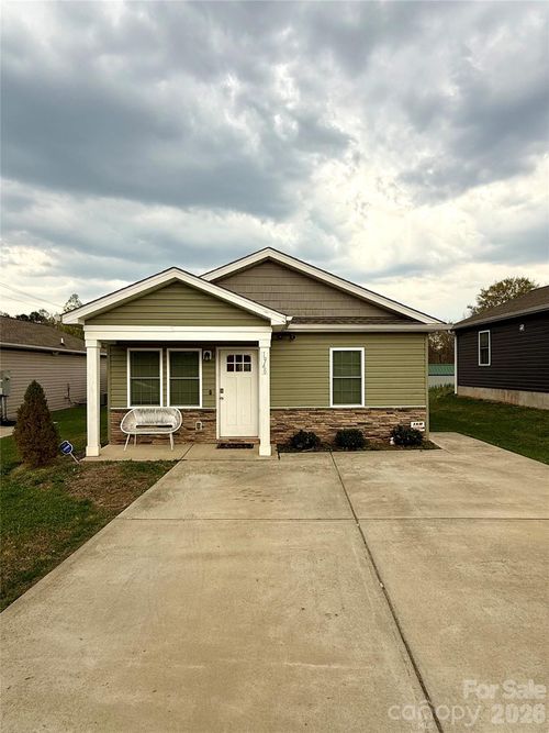 1946 11th Ave Ne, Hickory, NC, 28601-4306 | Card Image