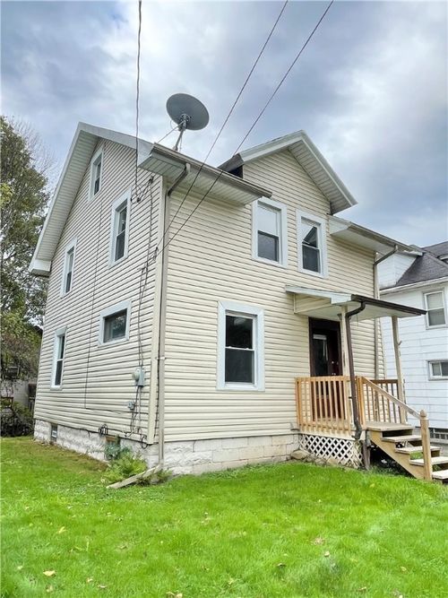 3 W Edison Ave, New Castle, PA, 16101-2112 | Card Image