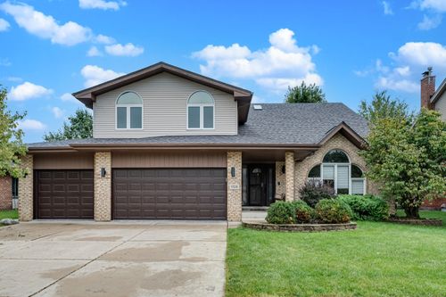 1124 Covington Dr, Lemont, IL, 60439-8551 | Card Image