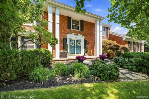 5505 Old Carriage Ln, West Bloomfield, MI, 48322-1651 | Card Image