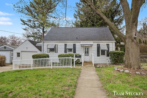617 Vernon Avenue, Lansing, MI, 48910 | Card Image