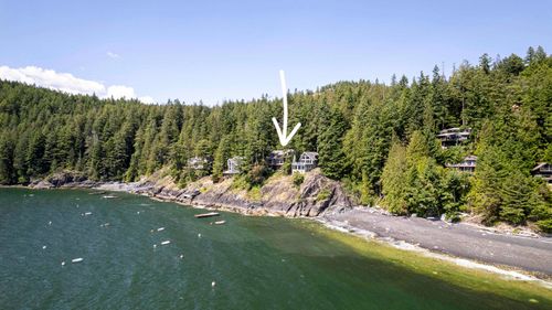 329 Esplanade Rd, Gibsons, BC, V0N1G2 | Card Image