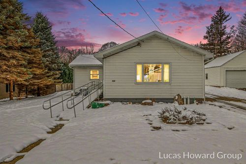 559 N Madison St, Marshall, MI, 49068-1148 | Card Image