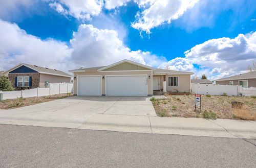 3851 Sandhill St, Rock Springs, WY, 82901-4651 | Card Image