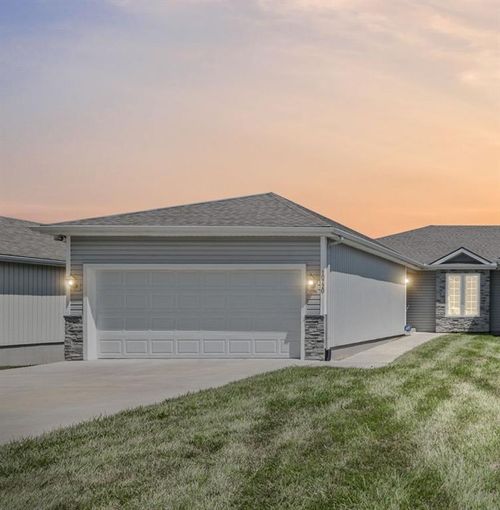 10720 E 46th Ter, Kansas City, MO, 64133-3731 | Card Image