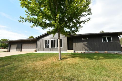 905 Larson Dr, Zumbrota, MN, 55992-1187 | Card Image