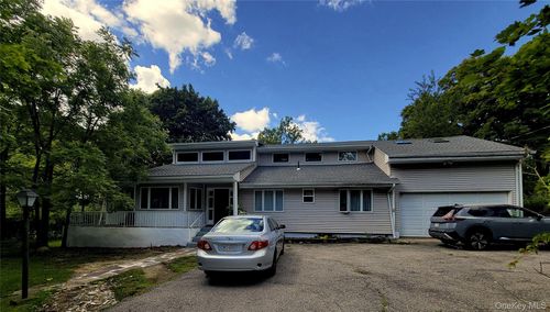 3255 Chelsey St, Mohegan Lake, NY, 10547-1722 | Card Image