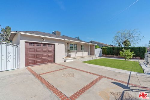 7500 Lubao Ave, Winnetka, CA, 91306-2918 | Card Image