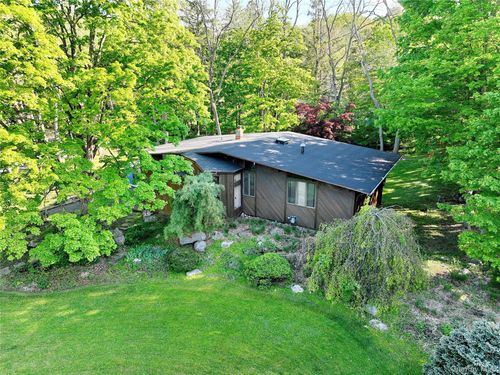 24 Spook Rock Rd, Suffern, NY, 10901-2507 | Card Image