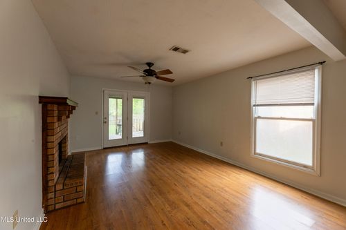 35 Hickory Knl, Hattiesburg, MS, 39402-8873 | Card Image