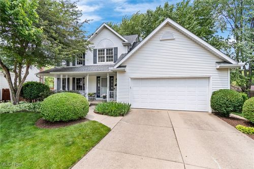 525 Bishop Pl, Berea, OH, 44017-1270 | Card Image