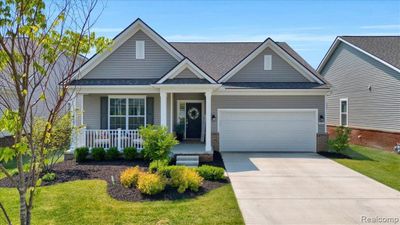 47835 Barrington Drive, Home with 3 bedrooms, 2 bathrooms and null parking in Canton Twp MI | Image 2