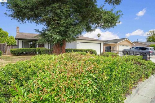 32466 Lake Berryessa Dr, Fremont, CA, 94555 | Card Image