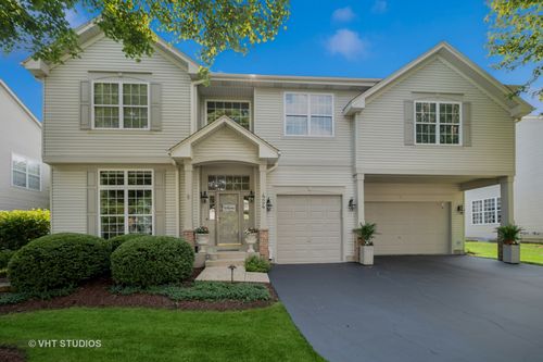 424 Bluegrass Ln, Geneva, IL, 60134-4623 | Card Image