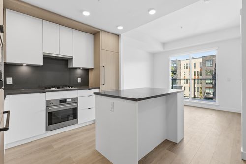 404-2268 Broadway E, Vancouver, BC, V5N0L2 | Card Image
