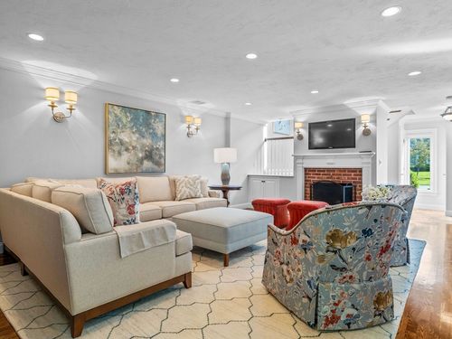 4-4 Farmer Rd, Milton, MA, 02186-3743 | Card Image