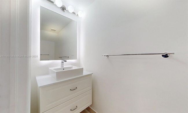 9231 W 32 Nd Ln, Home with 3 bedrooms, 3 bathrooms and null parking in Hialeah FL | Image 17