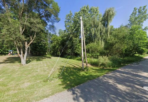 410 S Grove St, Stanton, MI, 48888-9243 | Card Image